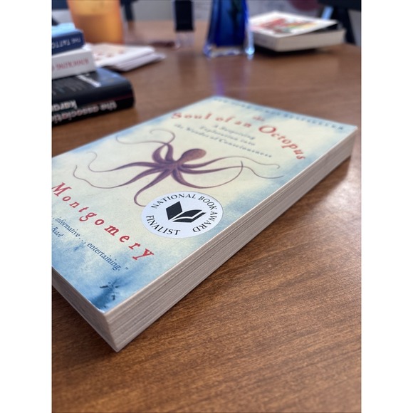 The Soul of an Octopus: A Surprising Exploration into the Wonder of Consciousne - Picture 4 of 6